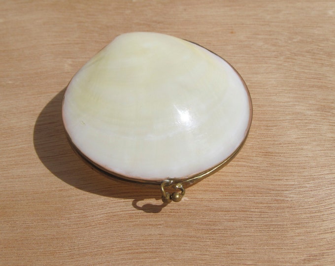 Natural shell box, clam shell coin purse, engagement ring box, trinket box, jewelry storage, rosary holder, keepsake love letter stash