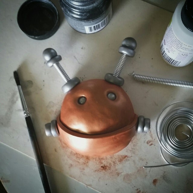 Handmade Robot Sculptures: Decorative Geekery by RobotsAreAwesome