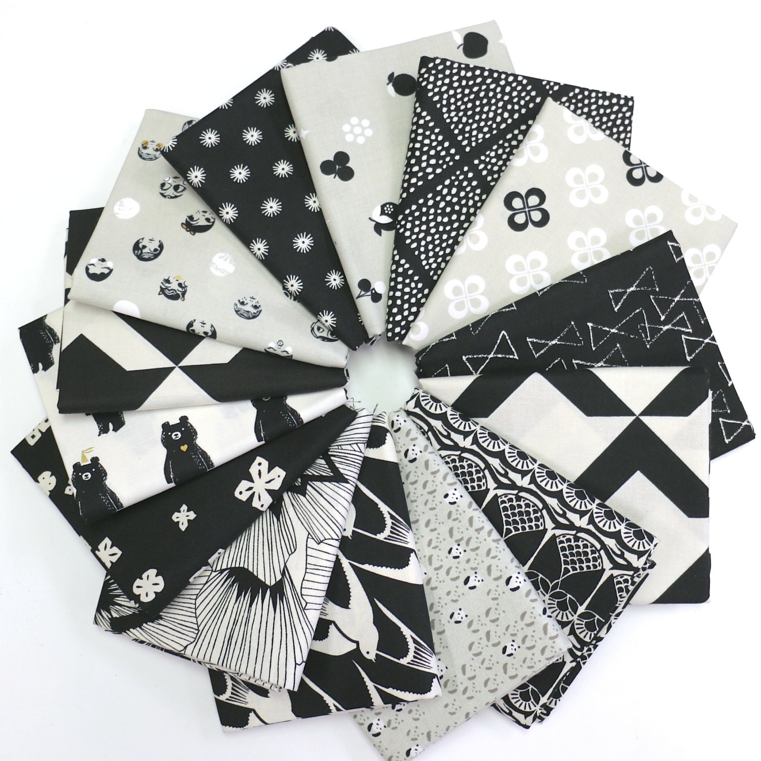 Black and White 2016 Fat Quarter Bundle a Collaborative