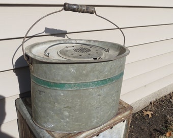 Vintage Metal / Galvanized Minnow Bucket with Handle.