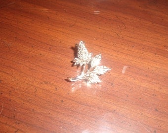 vintage pin brooch silvertone rhinestones rosebud flower lisner