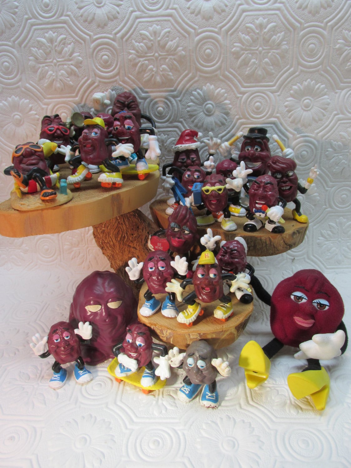 California Raisins Lot of 24 Two Dozen All vintage Hardees
