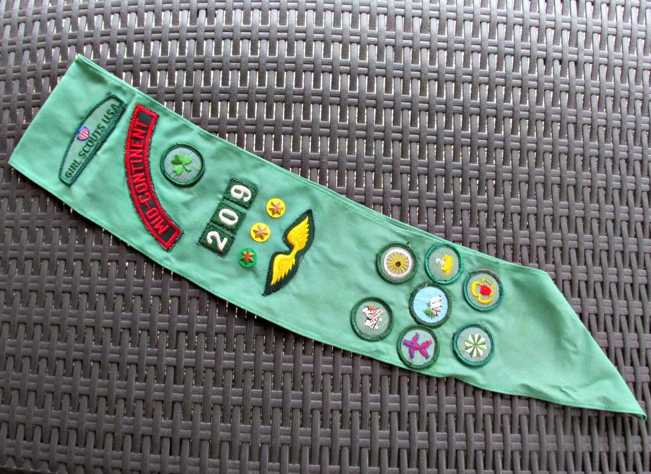 Vintage Girl Scout Sash with Patches Mid Continent Council 209