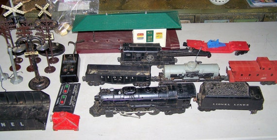 Vintage 1950's Lionel Train Set w/2056 Hudson Engine