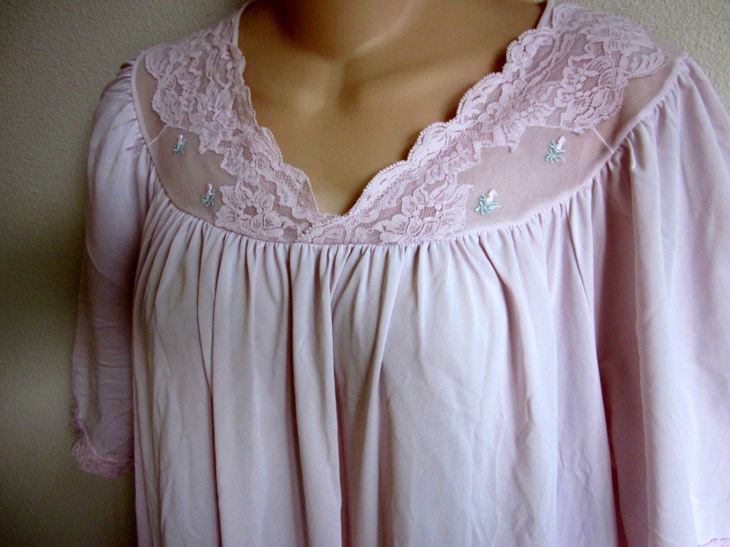 Vintage nylon nightgown pale pink free bust long Shadowline L