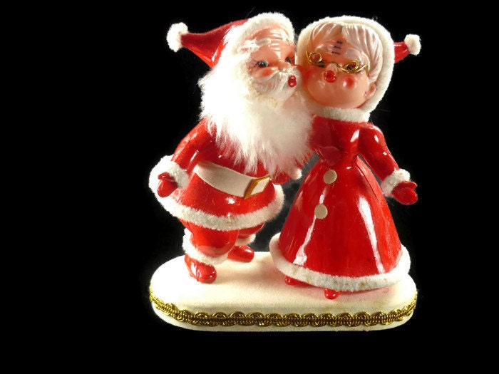 Vintage Kissing Santa And Mrs Claus Christmas Decoration
