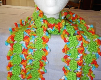 Green MEDIUM LACY SCARF to fit under your coat.