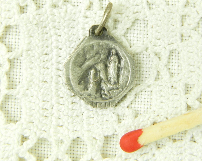 Vintage French Metal Alloy Pale Blue Enamel Religious Medal of the Virgin Mary / Christian Jewelry / Religious Jewellery / Our Lady Vintage French Metal Alloy Pale Blue Enamel Religious Medal of the Virgin Mary / Christian Jewelry / Religious Jewellery / Our Lady