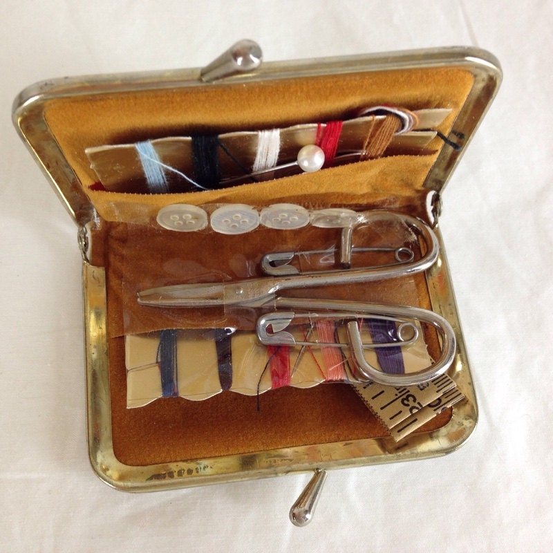 Vintage Sewing Kit / Travel Sewing Kit / Sewing Kit Purse / Mini Sewing
