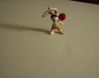 Vintage 1989 APPLAUSE 2.5" BEACH BUNNIES Rubber Toy Adorable Figurine #2 Playing Frisbee - Very Rare Collectible