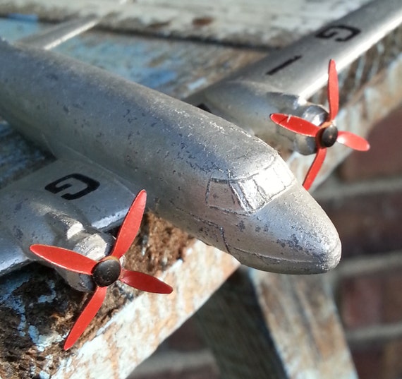 Vintage Die Cast 'Viking' Airplane 5 & 1/2 by RyokosVintiques