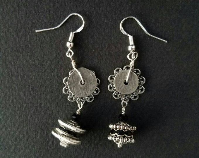 Black long earrings/Black dangle earrings/Black boho earings/Silver black earrings/shiny black earrings/Black long dangle earrings