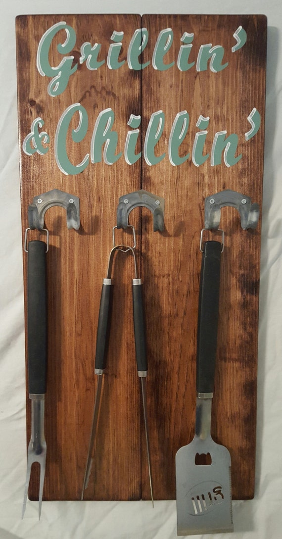 Chillin' & Grillin' patio sign/grill utensil holder