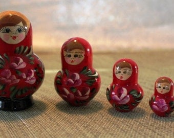 Wooden nesting dolls - Matreshka