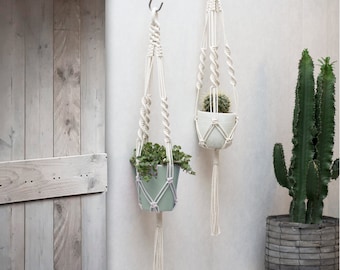 Macrame Plant Hanger / Plant Holder / Hanging Planter / Macrame Plant Holder / Pot Hanger