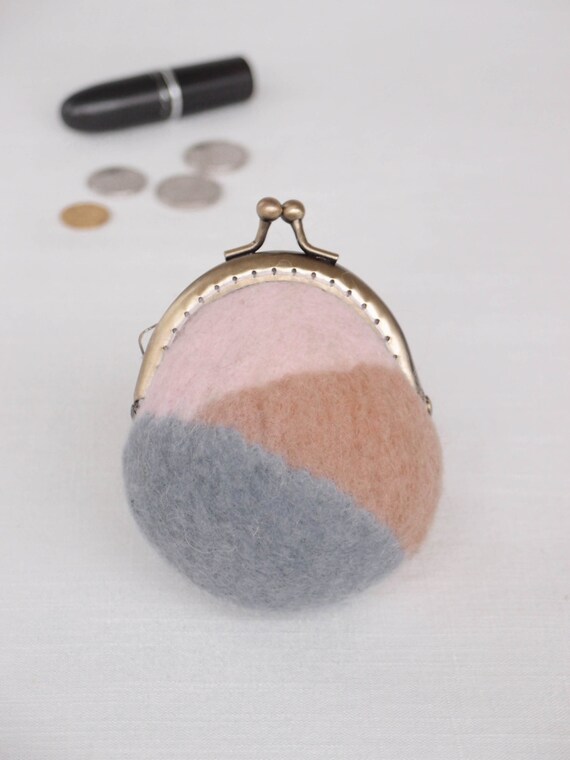 Wool Felt Ball Shape Coin Purse with Sewnin Gold Metal Clasp