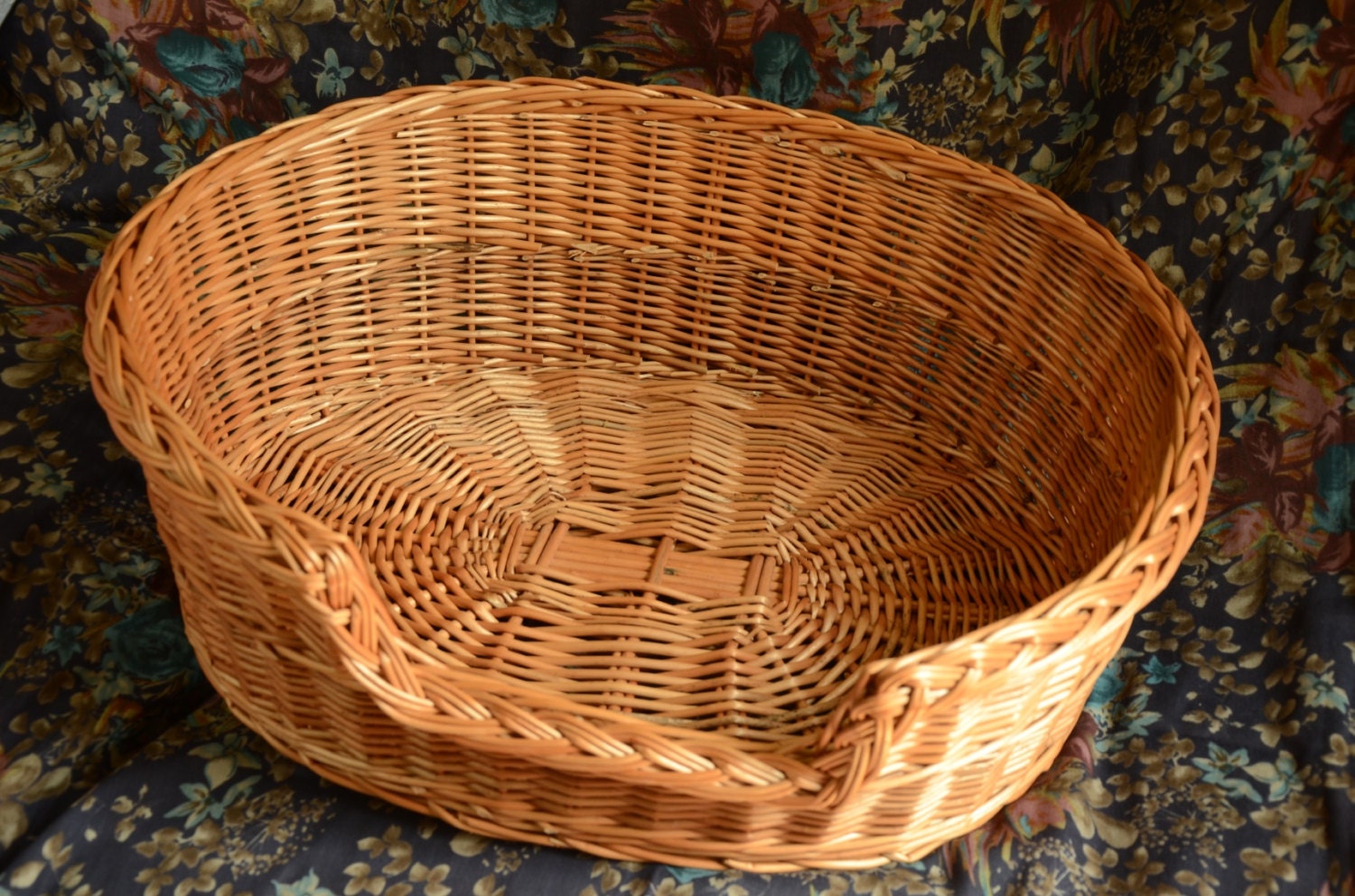 Medium/Large Oval Dog Bed Wicker Dog Bed Oval Cat Bed