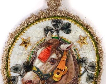 SAVE 100! Horse in Cotton Batting Horseshoe with Shamrocks CN16001, Was 249.95; Now 149.95