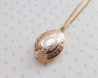 Gold Locket Photo Necklace/ Gold Childs Locket with Initial / Lockets for girls / Engraved Photo Necklace / New Mom Gift