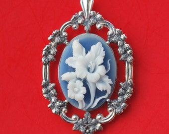 925 Sterling Silver Floral Design Blue Cameo Pendant