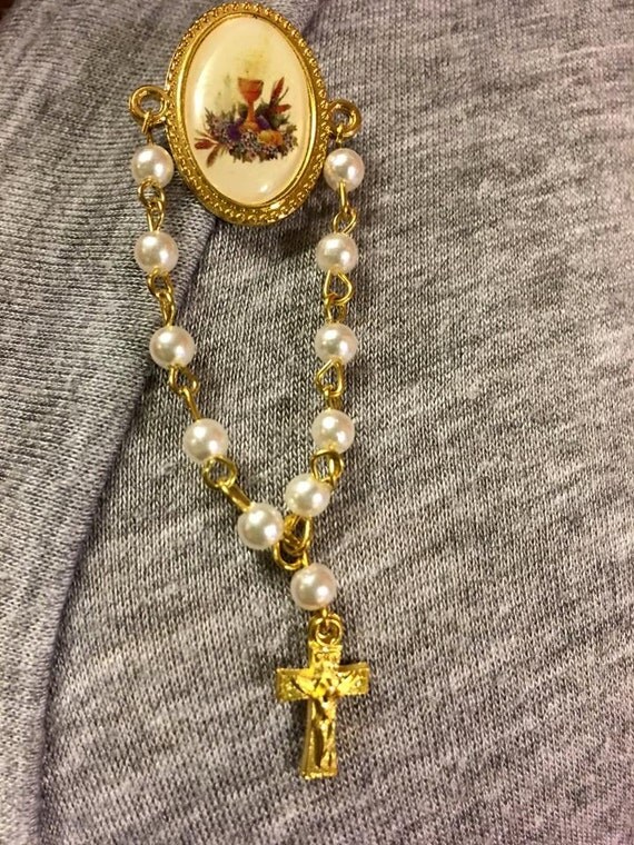 10 Mini Rosary pin Brooch Party Favors. Perfect for by ChicbyRose