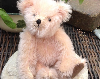 Cowrie, a 5" limited edition mohair bear
