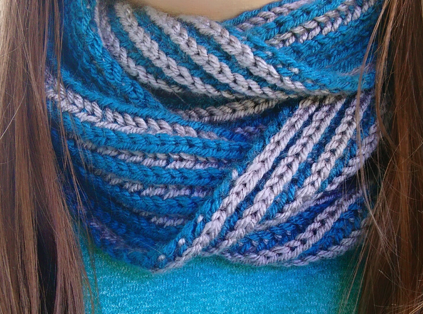 Twocolor Brioche Infinity Scarf by AriasDandelionWishes on Etsy