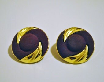 Button clip on vintage earrings