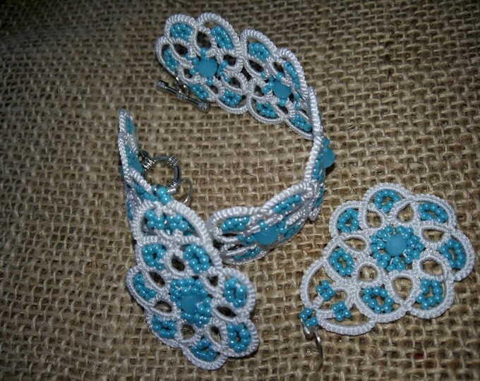 SALE -25% Lace bracelet and earrings Light Blue