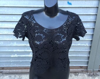 Crop Emma Lace in 3/4 Sleeve in Lilac & Raspberry