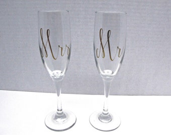 Wedding Toasting Glasses,Wedding Toasting Flutes, Mr. and Mrs. Toasting set, Toasting set, Champagne flutes, Bride and Groom Toasting