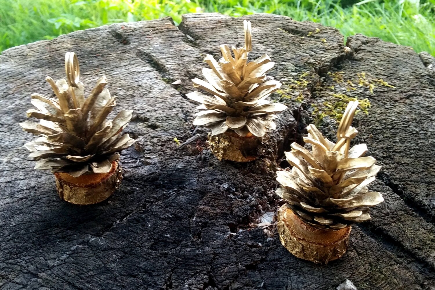 25 pcs Golden Pine Cone Place Card Holders Rustic Woodland