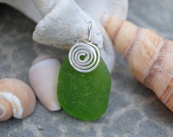 Green seaglass with swirl