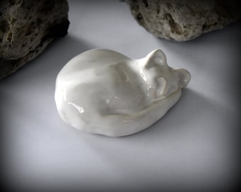 Ceramic cat figurine-sleeping cat/white high gloss/pottery