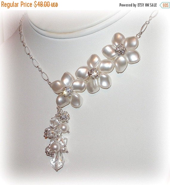ON SALE 20% Floral Asymmetrical Necklace by livelovebead on Etsy