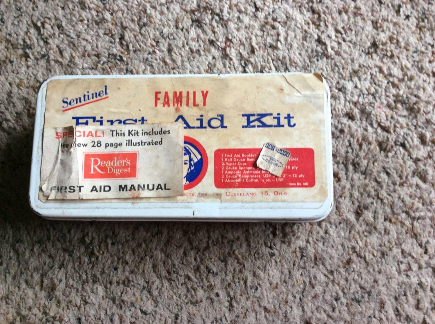 VINTAGE FIRSTAID KIT, first aid, nurse, family, mid century, emergency