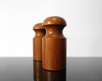 Salt and Pepper Shaker / Mid Century / Vintage