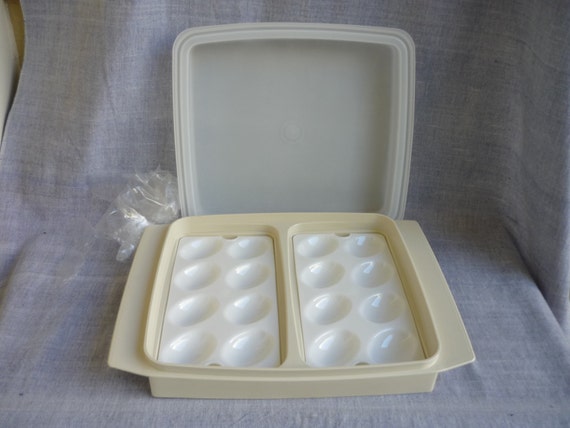 Vintage Tupperware Deviled Egg Tray deli keeper egg carrier