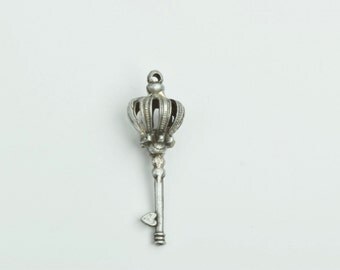 antique skeleton key charm ,crown , 3D design,sold by 2 each , antique silver finish 4676AS