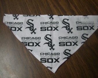 Chicago White Sox Velcro Dog/Cat Bandanna NEW (size Small 11")