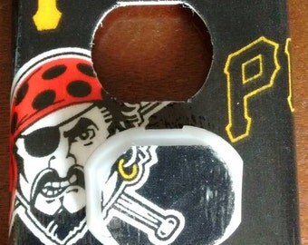 Pittsburgh Pirates Outlet Cover Plate with Child Safety Cover's