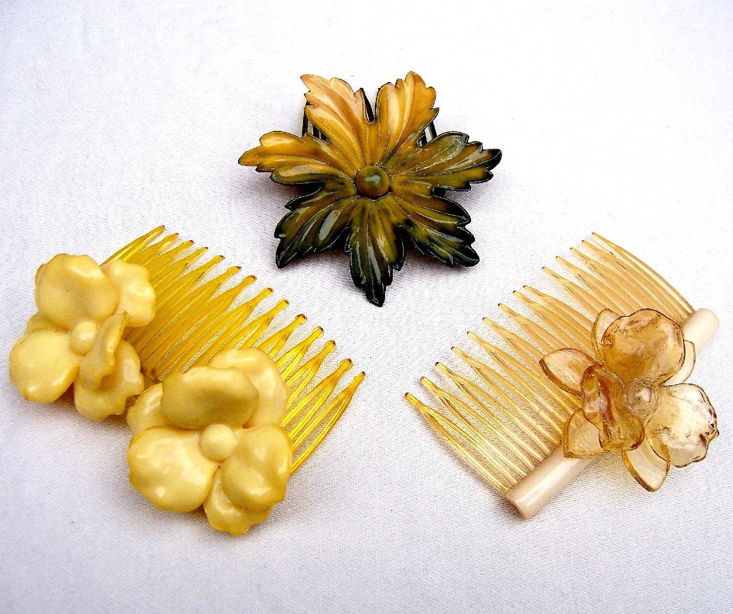 Vintage hair combs 3 celluloid flowers hair accessory