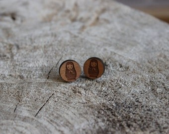 mignonnes puces en bois poupée russe // cute studs earrings wood russian doll (bo-1012)