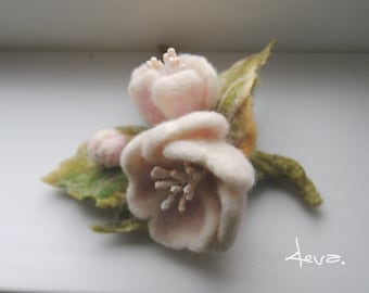 Neddle felted flower brooch,Pink Felt flower brooch .Felt flower pin, felted wool flowers-Felt brooch-wool flowers-Felted gift