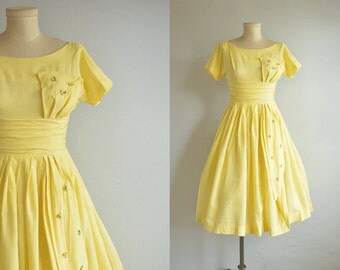 Vintage 1950s Dress / 50s Yellow Floral Applique Party Dress / Summer Dress with Circle Skirt