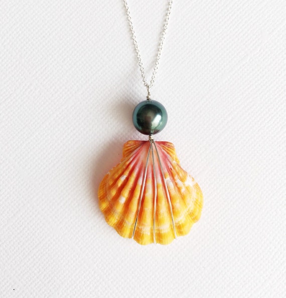 Necklace Iola Sunrise shell necklace Tahitian pearl