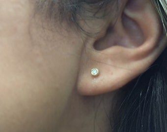14k Gold .07 Stud Earrings 150-184