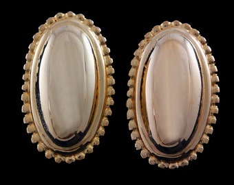 Vtg Ginnie Johansen Earrings Clipback Goldtone Bright Traditional Oval Design