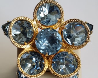 Amazing Vintage Gold Tone Faux Aquamarine Pin Brooch