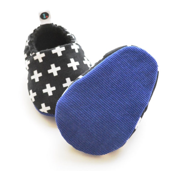 Baby Booties BW Swiss Crosses // baby shoes baby slippers